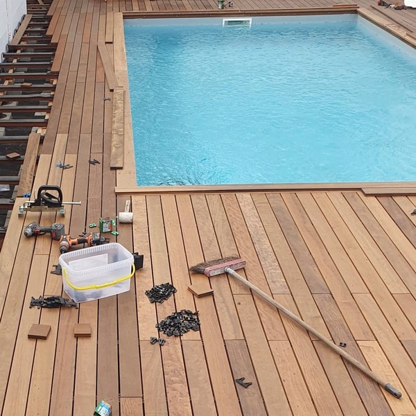 lame de terrasse en itauba espace piscine
